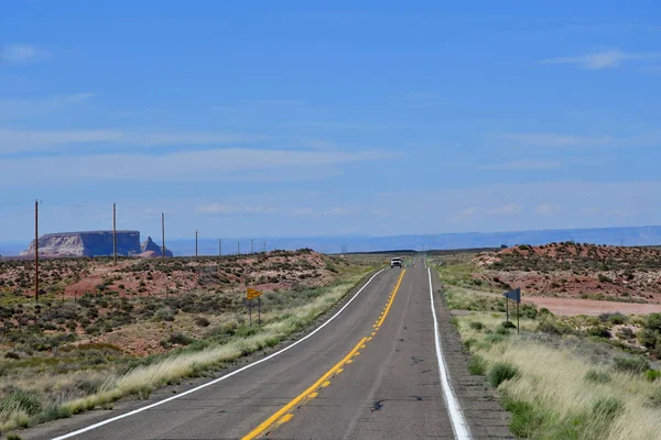 Arizona, EUA - 8 de julho de 2016: estrada entre Monument Valley e Pa — Fotografia de Stock