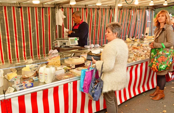 Verneuil sur Seine; France - october 16 2016 : market in automn — Stock Photo, Image