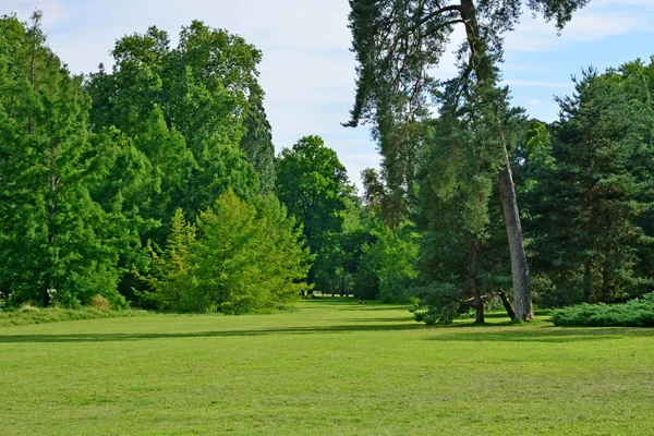 Fontainebleau, Francia - 21 luglio 2017: castello storico — Foto Stock