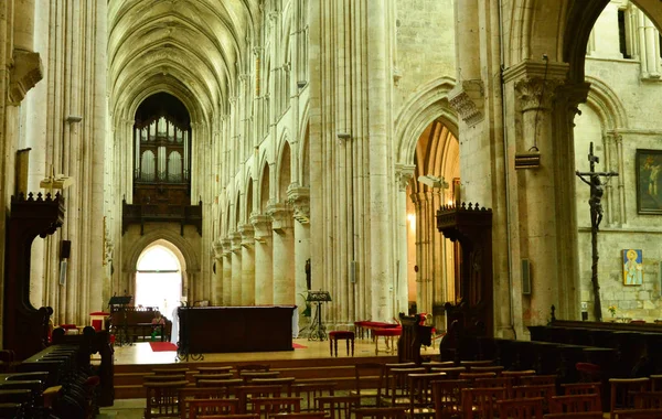 Lisieux; Francja - 17 lipca 2017: katedra Saint Pierre — Zdjęcie stockowe
