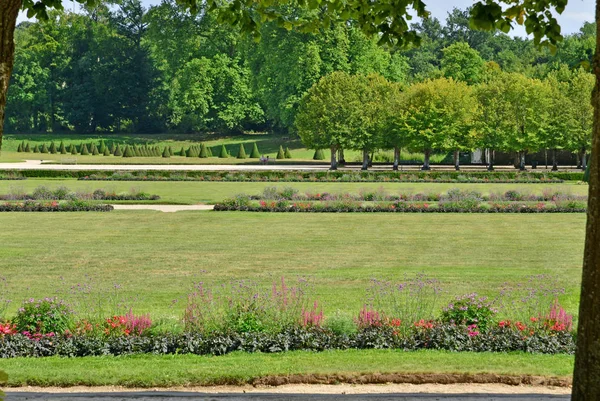 Fontainebleau, France - july 21 2017 : historical castle — Stock Photo, Image