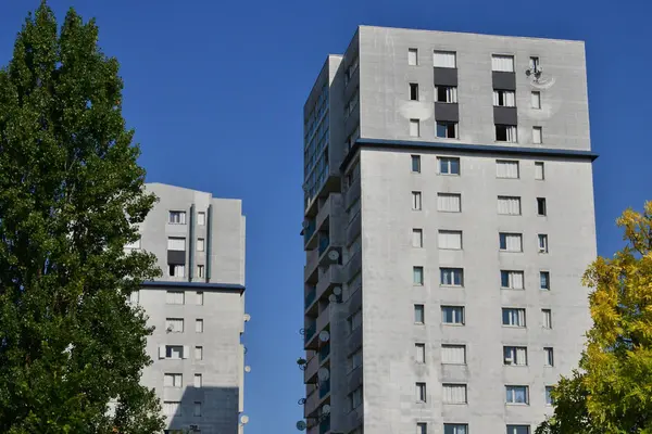 Les Mureaux; Francia - 2 settembre 2017: edificio — Foto Stock