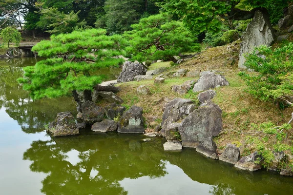 Hikone, Ιαπωνία - Αύγουστος 9 2017: ιστορικό πάρκο Genkyuen — Φωτογραφία Αρχείου