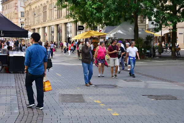 Strasbourg, Frankrijk - juli 28 2017: centrum van de pittoreske stad in s — Stockfoto