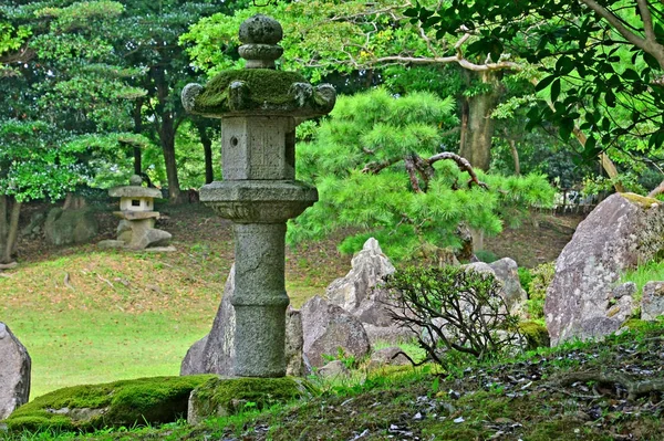Hikone, Japonya - Ağustos 9 2017: tarihi Genkyuen Parkı — Stok fotoğraf