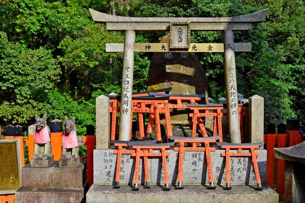 Киото, Япония - 8 августа 2017 года: храм Фусими Инари Тайша — стоковое фото