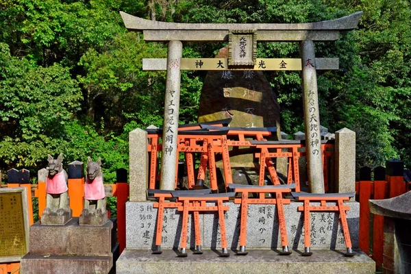 Kyoto, Japán - augusztus 8-2017: Fushimi Inari Abelar-szentély — Stock Fotó