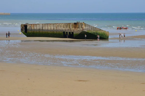 Arromanches; Frankrike - juli 18 2017: historiska staden — Stockfoto