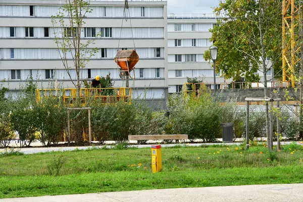 Les Mureaux; Francia - 29 settembre 2017: giardino di pertinenza — Foto Stock