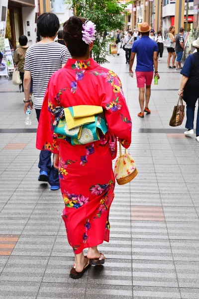 Himeji; Japão - 7 de agosto de 2017: rua comercial — Fotografia de Stock