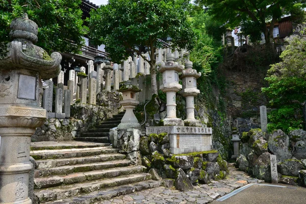 Typisch alte japanische Laternen — Stockfoto © RyszardS #18013957