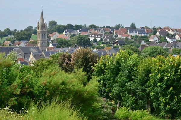 Arromanches; Francia - 18 de julio de 2017: ciudad histórica — Foto de Stock