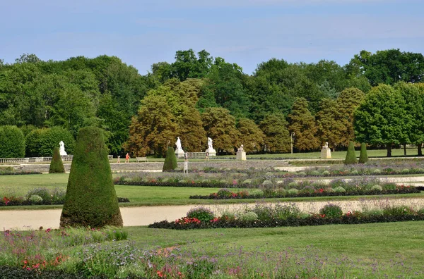 Fontainebleau, Fransa - 21 Temmuz 2017: tarihi kale — Stok fotoğraf