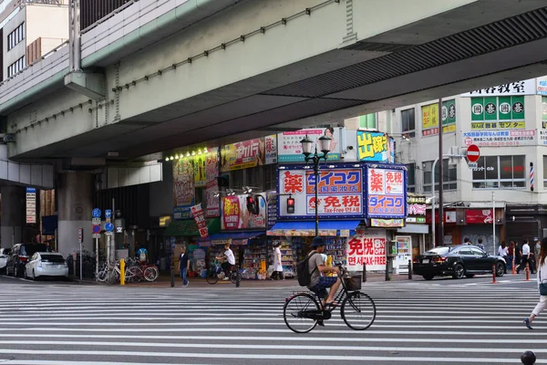 Osaka, Japán - augusztus 4-2017: Namba kerület — Stock Fotó