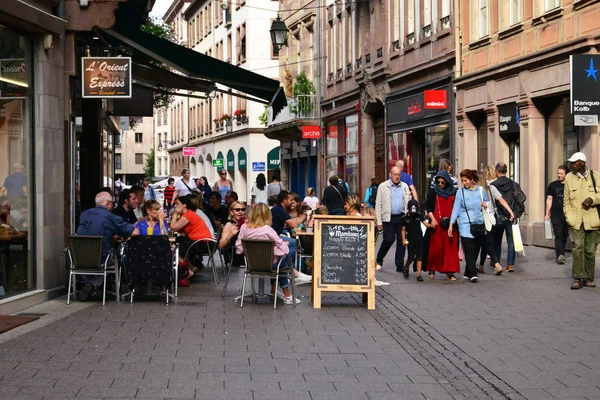 Strasburgo, Francia - 28 luglio 2017: ristorante nel centro della città — Foto Stock