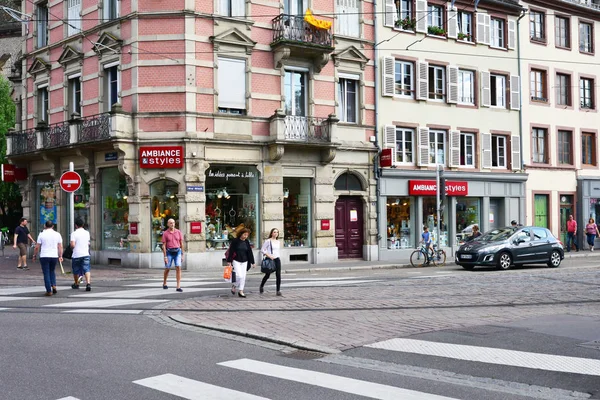 Strasbourg, Frankrijk - juli 28 2017: centrum van de pittoreske stad in s — Stockfoto