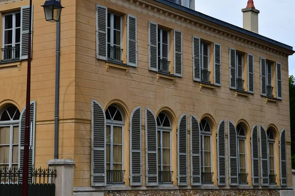 Versalles; Francia - 26 de junio de 2017: edificio antiguo — Foto de Stock