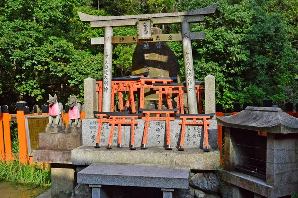 Kyoto, Japão - 8 de agosto de 2017: Santuário de Fushimi Inari Taisha — Fotografia de Stock