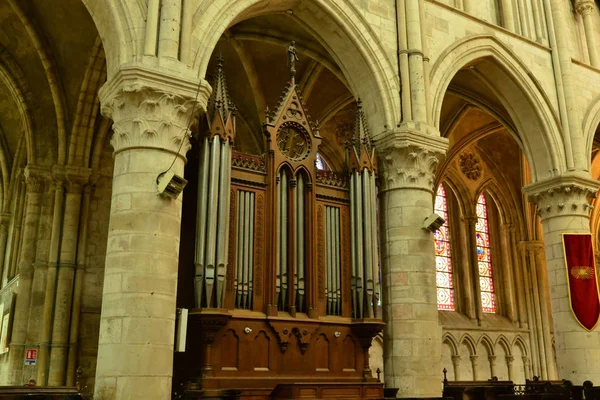 Lisieux; Francia - 17 de julio de 2017: Catedral de San Pedro — Foto de Stock