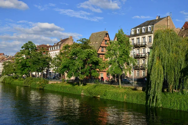 Strasbourg, Frankrijk - juli 28 2017: centrum van de pittoreske stad in s — Stockfoto