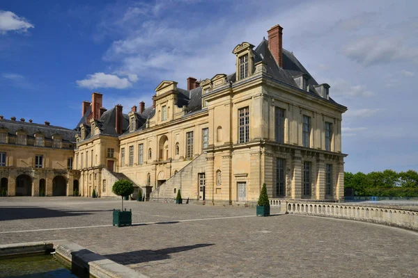 Fontainebleau, Frankrike - juli 21 2017: historiska slott — Stockfoto