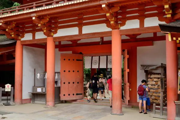 Nara, Japonia - 31 lipca 2017: Kasuga Taisha — Zdjęcie stockowe