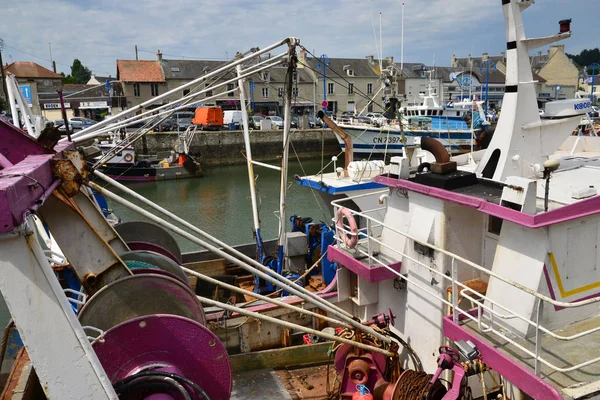 Port en Bessin, França - 18 de julho de 2017: pitoresco centro da cidade — Fotografia de Stock