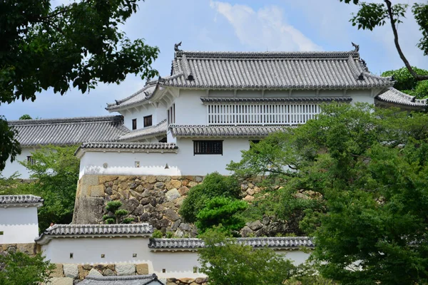 Himeji ; Japon - 7 août 2017 : château médiéval — Photo