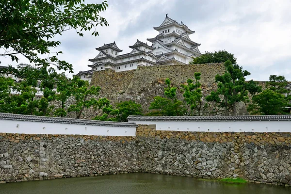 Himeji ; Japon - 7 août 2017 : château médiéval — Photo