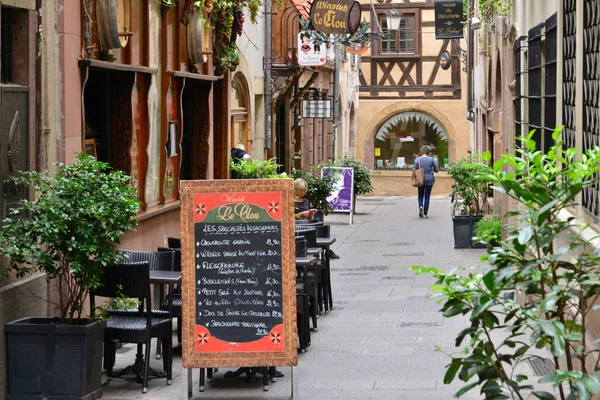 Strasburgo, Francia - 28 luglio 2017: pittoresco centro città a s — Foto Stock