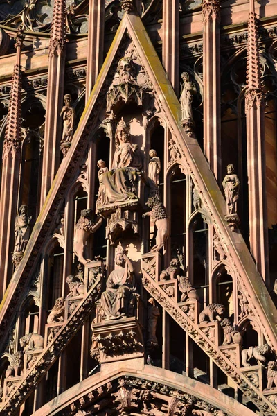 Estrasburgo, Francia - 28 de julio de 2017: catedral — Foto de Stock