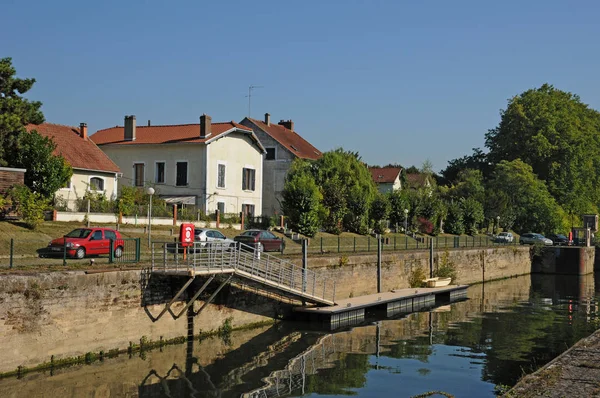 Les Mureaux; France - september 29 2011 : Seine riverside — Stock fotografie