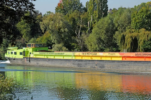 Les Mureaux; Francia - 30 settembre 2011: riva della Senna — Foto Stock