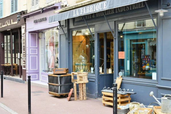 Saint Germain en Laye, Francia - 17 de julio de 2017: centro de la ciudad — Foto de Stock