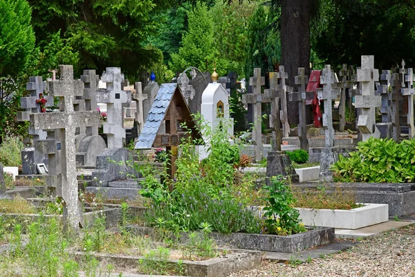 Sainte Genevieve des Bois, France - june 22 26 17 : russian ceme — Stockfoto