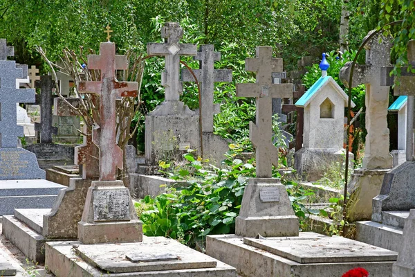 Sainte Genevieve des Bois, France - june 22 26 17 : russian ceme — Stockfoto