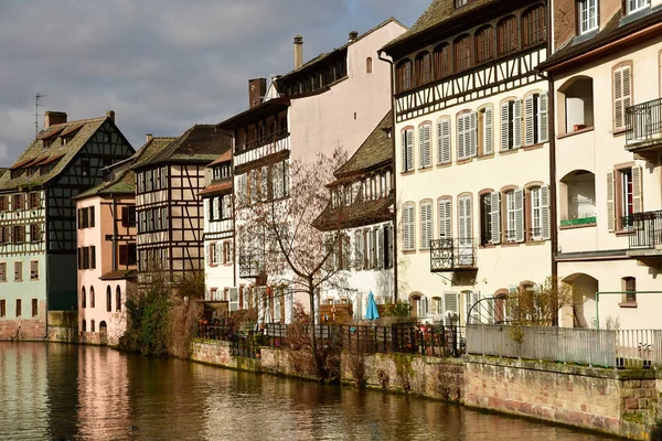 Estrasburgo; França - 5 de março de 2017: pitoresco centro da cidade — Fotografia de Stock