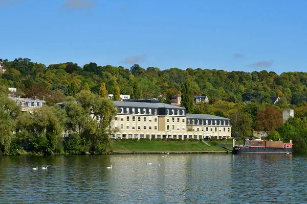 Les Mureaux, France - october 13 2017 : Seine riverside — Stock Photo, Image