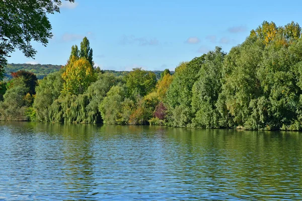 Les Mureaux, Francia - 13 de octubre de 2017: Ribera del Sena —  Fotos de Stock