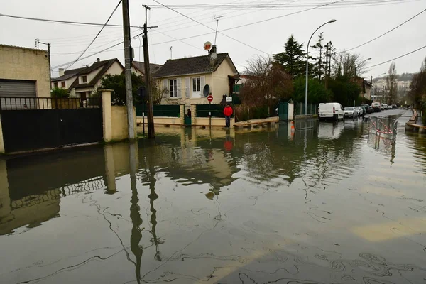 Les Mureaux ; France - 29 janvier 2018 : élévation du niveau d'eau — Photo