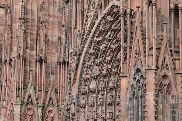 Estrasburgo, França - 28 de julho de 2017: catedral — Fotografia de Stock