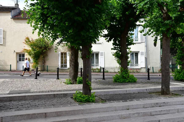 Verneuil sur Seine; França - 5 de julho de 2017: centro da cidade — Fotografia de Stock