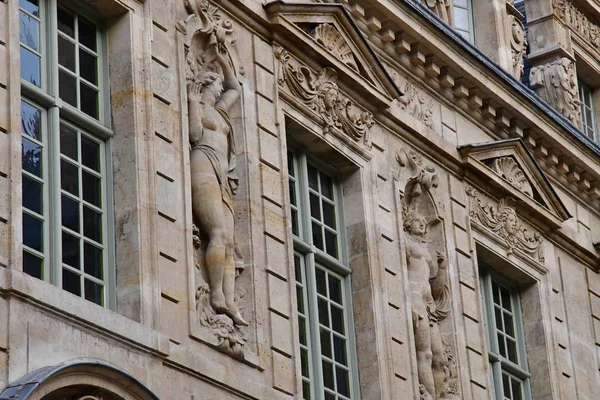 Paris; Frankreich - 22. Dezember 2017: hotel de sully in le marais — Stockfoto