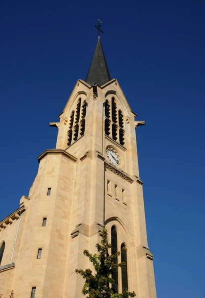 Les Mureaux; Francia - 7 de octubre de 2017: iglesia — Foto de Stock