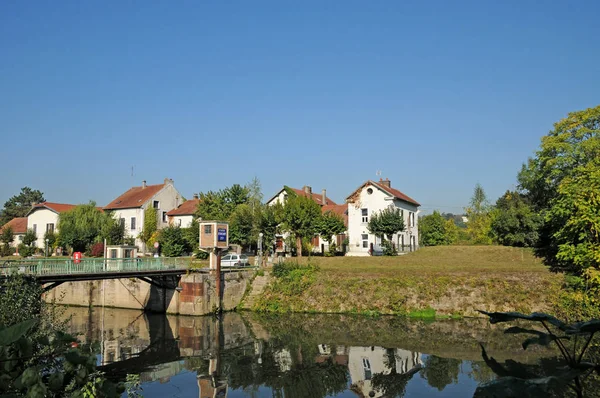 Les Mureaux; France - september 29 2011 : Seine riverside — Stockfoto