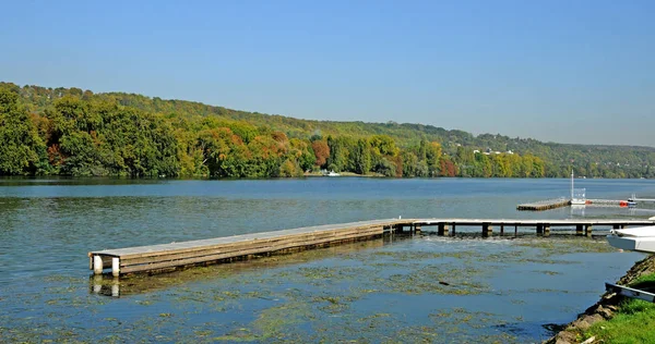 Les mureaux; france - 30. September 2011: seine Flussufer — Stockfoto