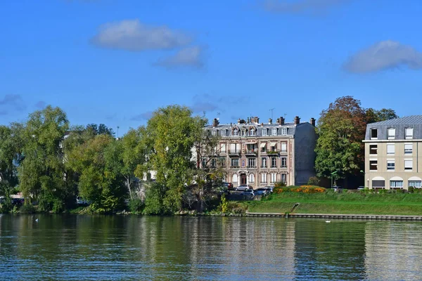 Les Mureaux, France - october 13 2017 : Seine riverside — 图库照片