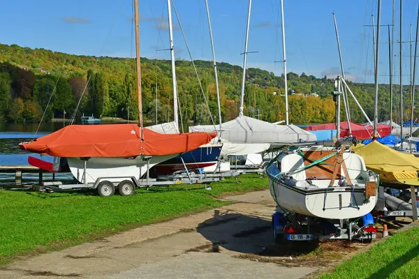 Les Mureaux, France - october 13 2017 : Seine riverside — Stock fotografie