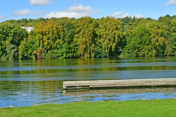 Les Mureaux, France - october 13 2017 : Seine riverside — 图库照片