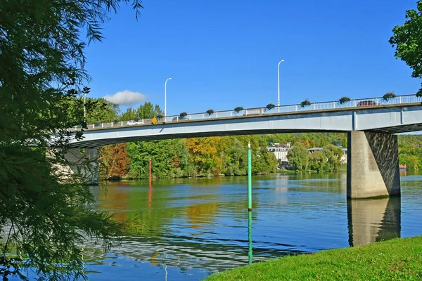 Les Mureaux, France - october 13 2017 : Seine riverside — Stockfoto